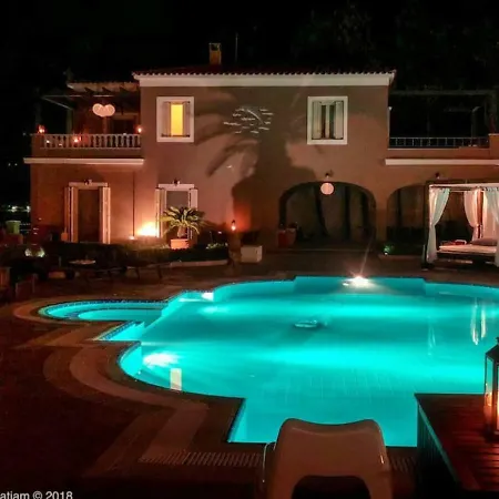 Dolphin Ακράτα