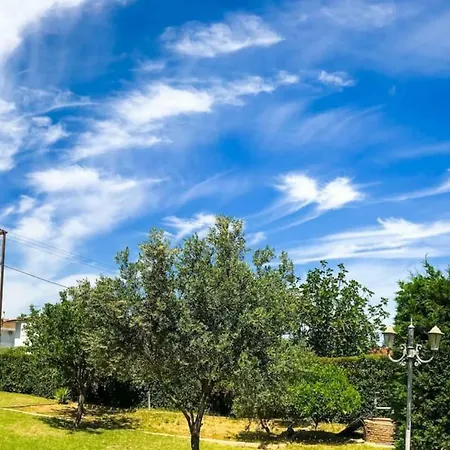 Dolphin Βίλα Ακράτα